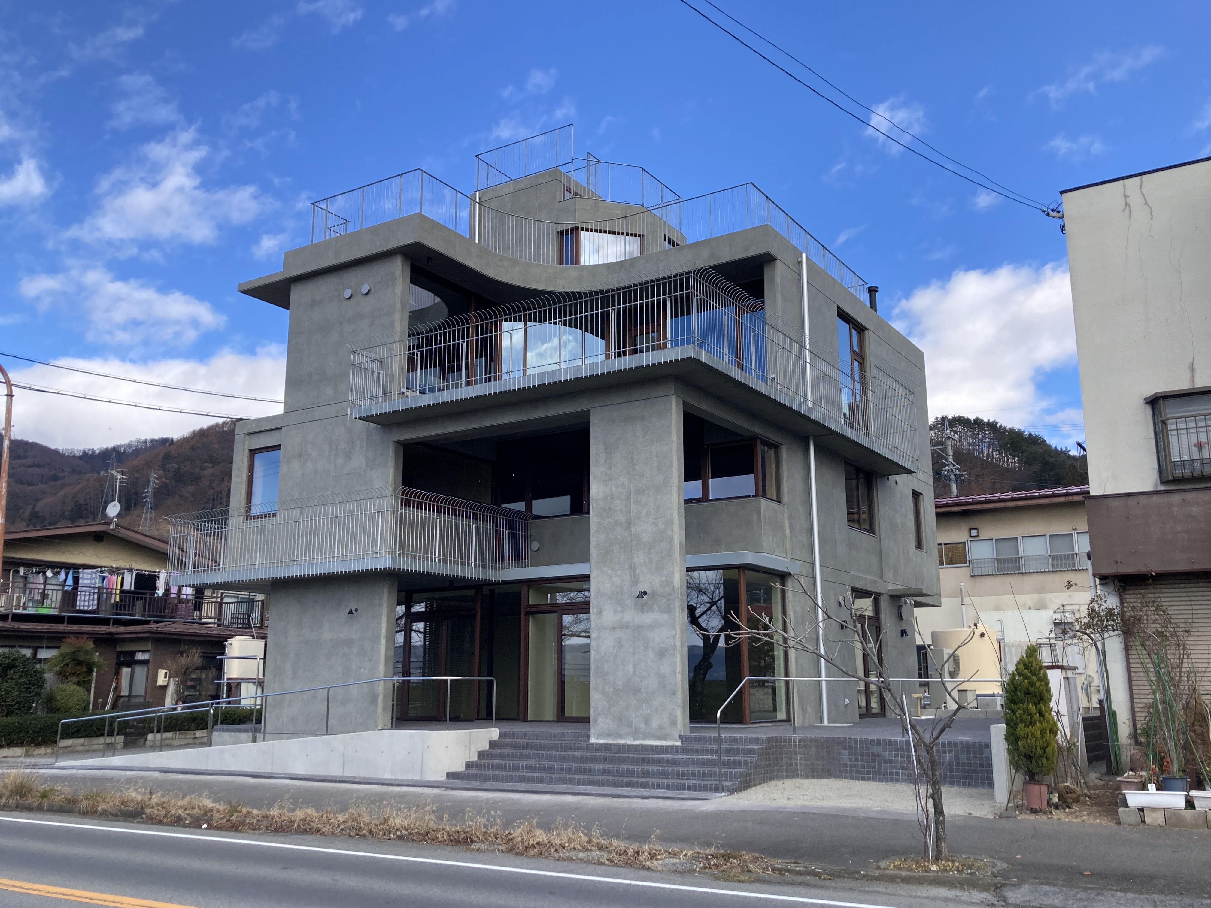 諏訪湖畔沿い　テラス付き賃貸テナント1F　　カフェに最適